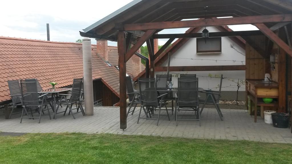 Appartement Sklep U Veselych à Mutěnice Extérieur photo