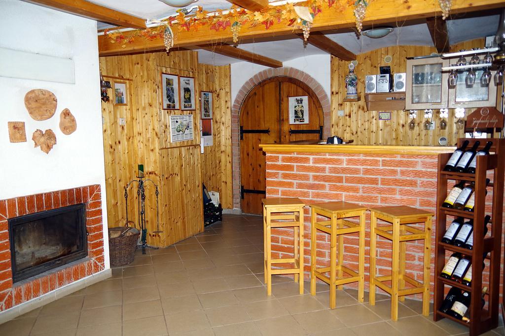 Appartement Sklep U Veselych à Mutěnice Extérieur photo