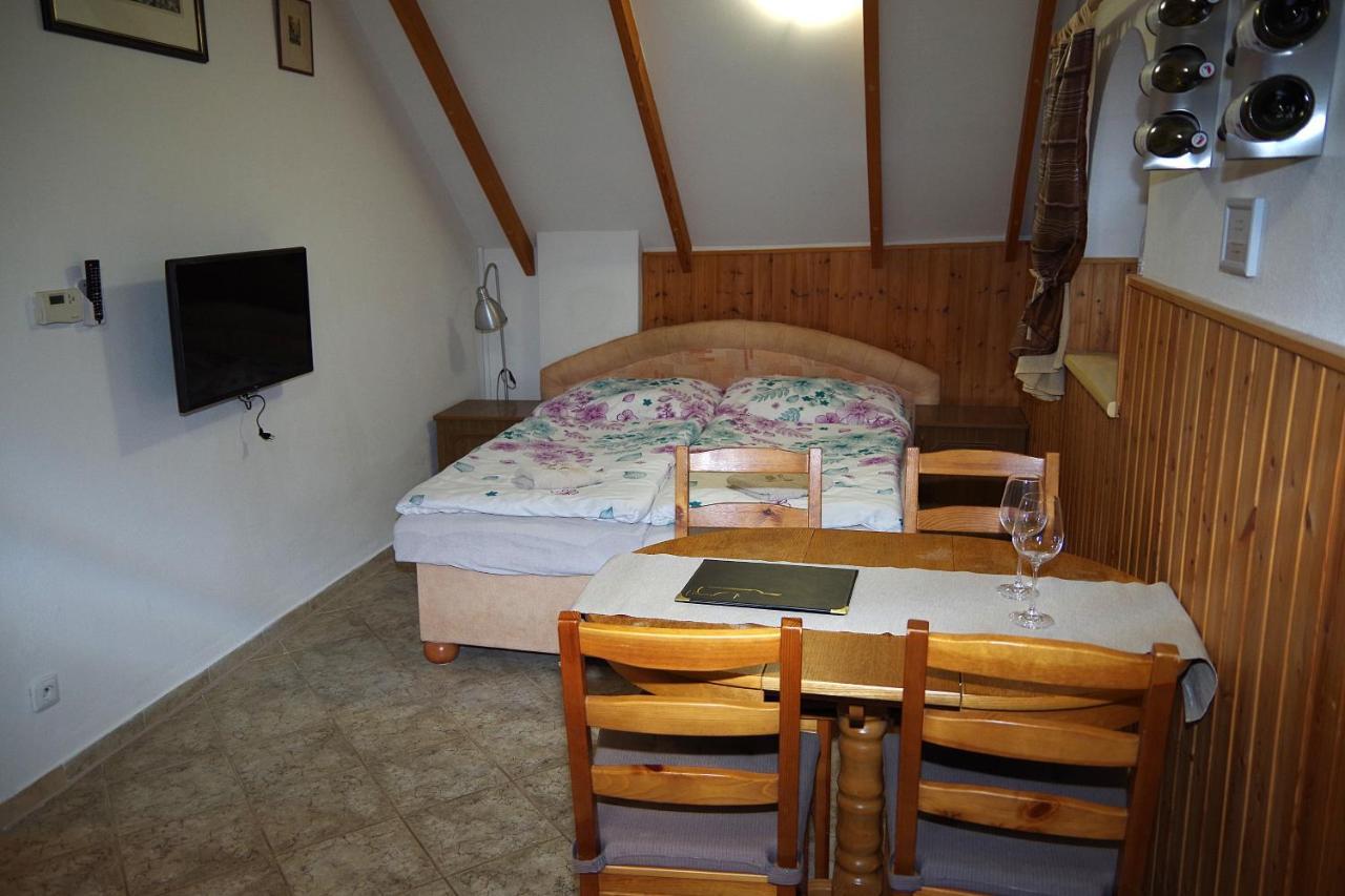 Appartement Sklep U Veselych à Mutěnice Extérieur photo