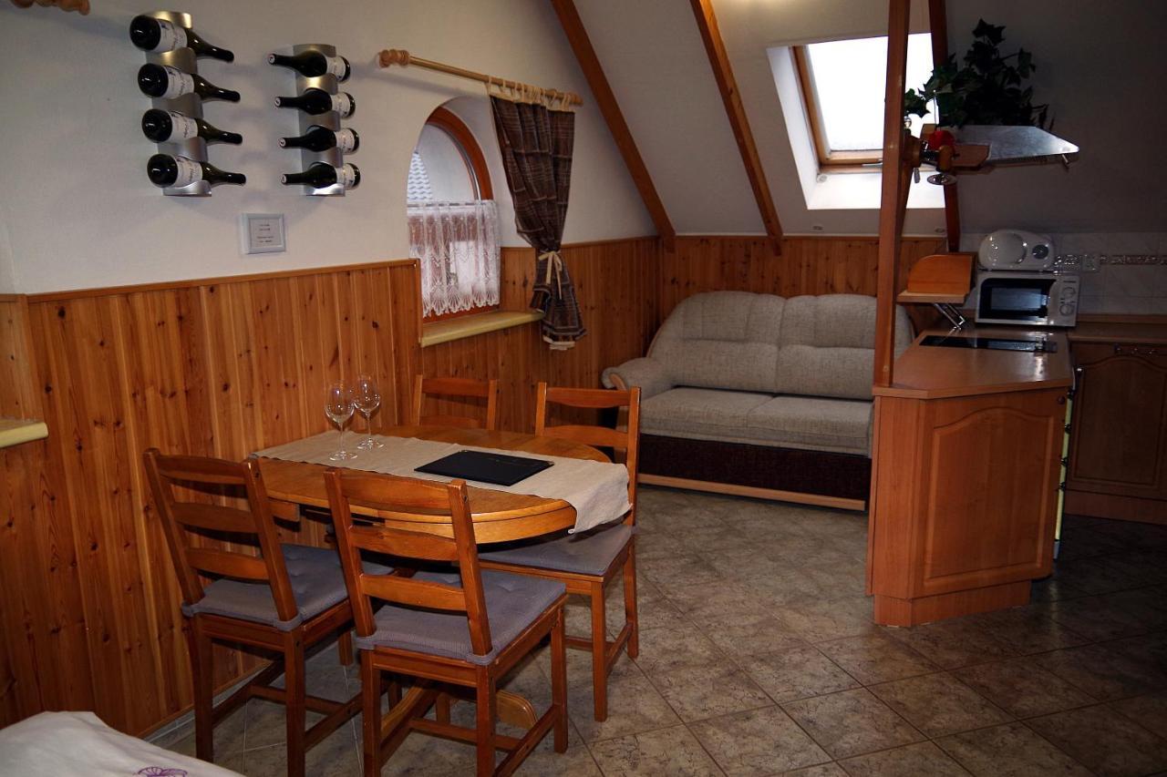 Appartement Sklep U Veselych à Mutěnice Extérieur photo