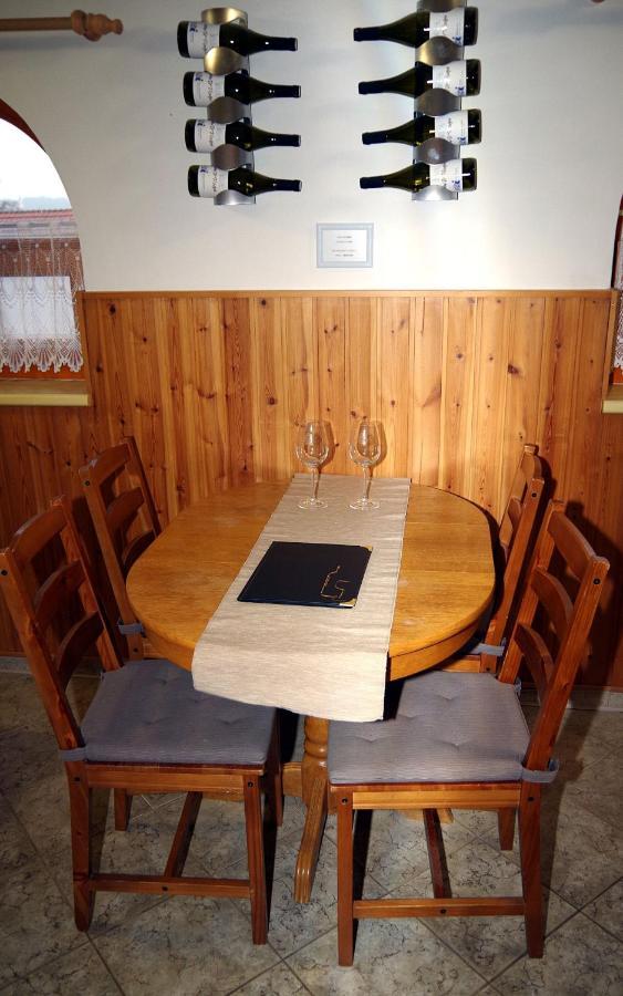 Appartement Sklep U Veselych à Mutěnice Extérieur photo