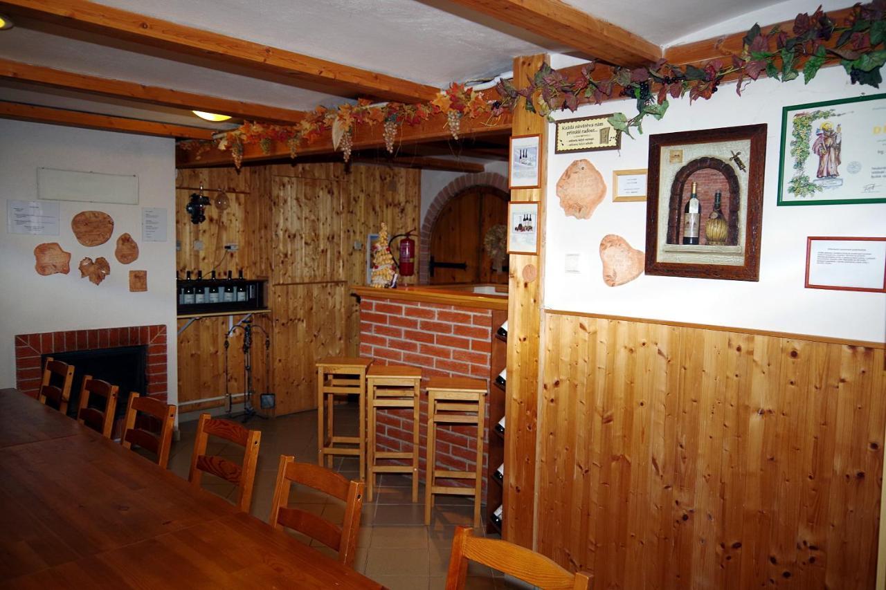 Appartement Sklep U Veselych à Mutěnice Extérieur photo