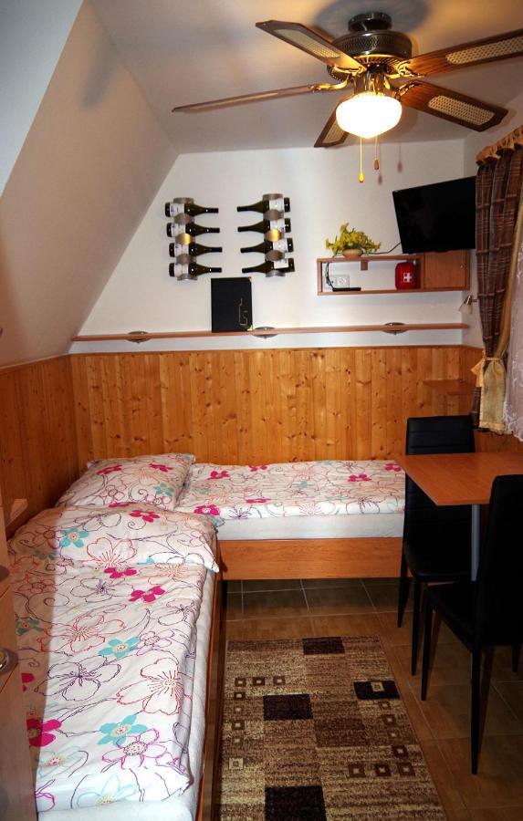 Appartement Sklep U Veselych à Mutěnice Extérieur photo