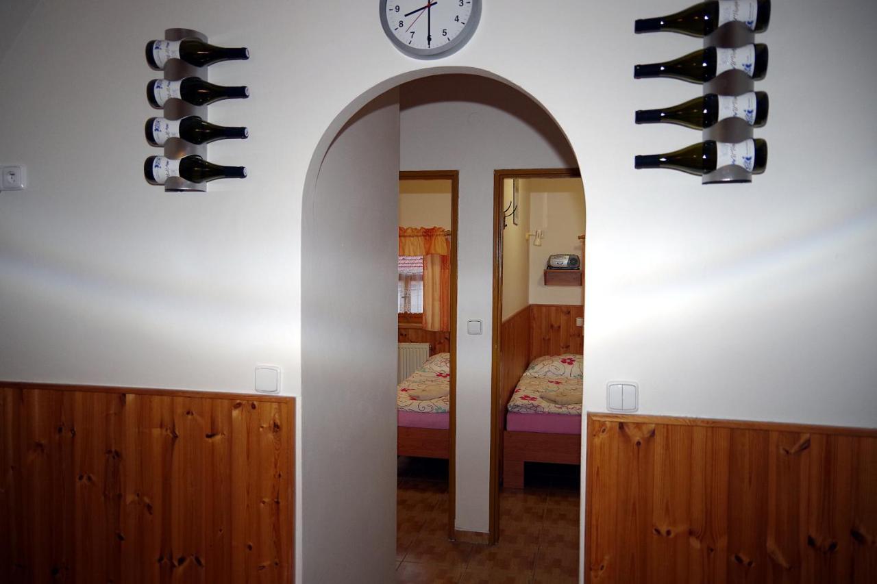 Appartement Sklep U Veselych à Mutěnice Extérieur photo