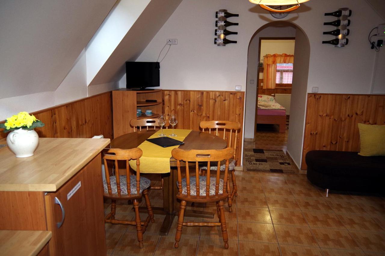 Appartement Sklep U Veselych à Mutěnice Extérieur photo