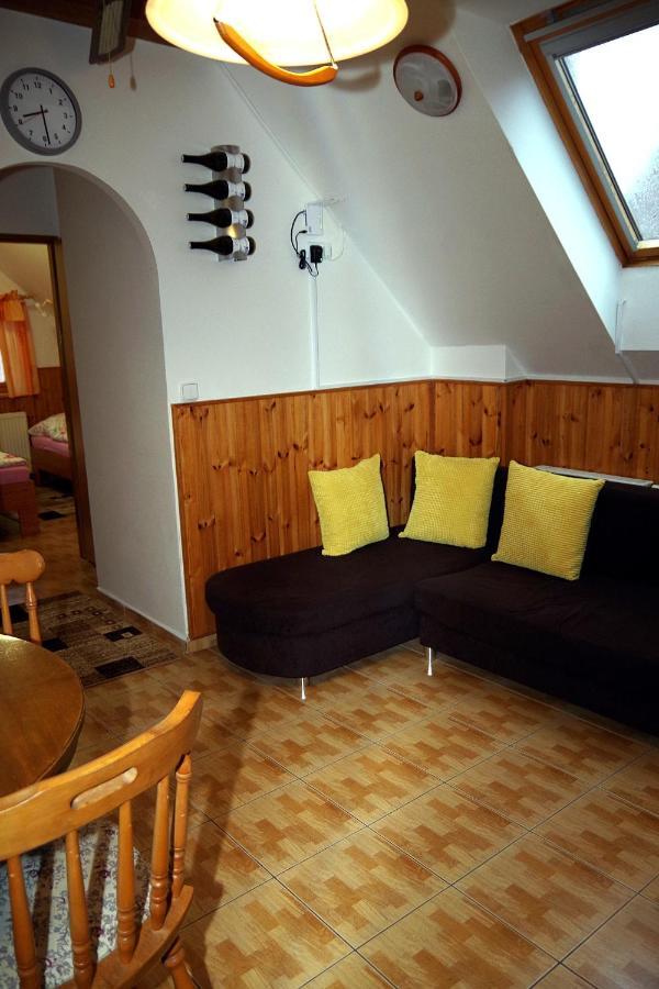 Appartement Sklep U Veselych à Mutěnice Extérieur photo