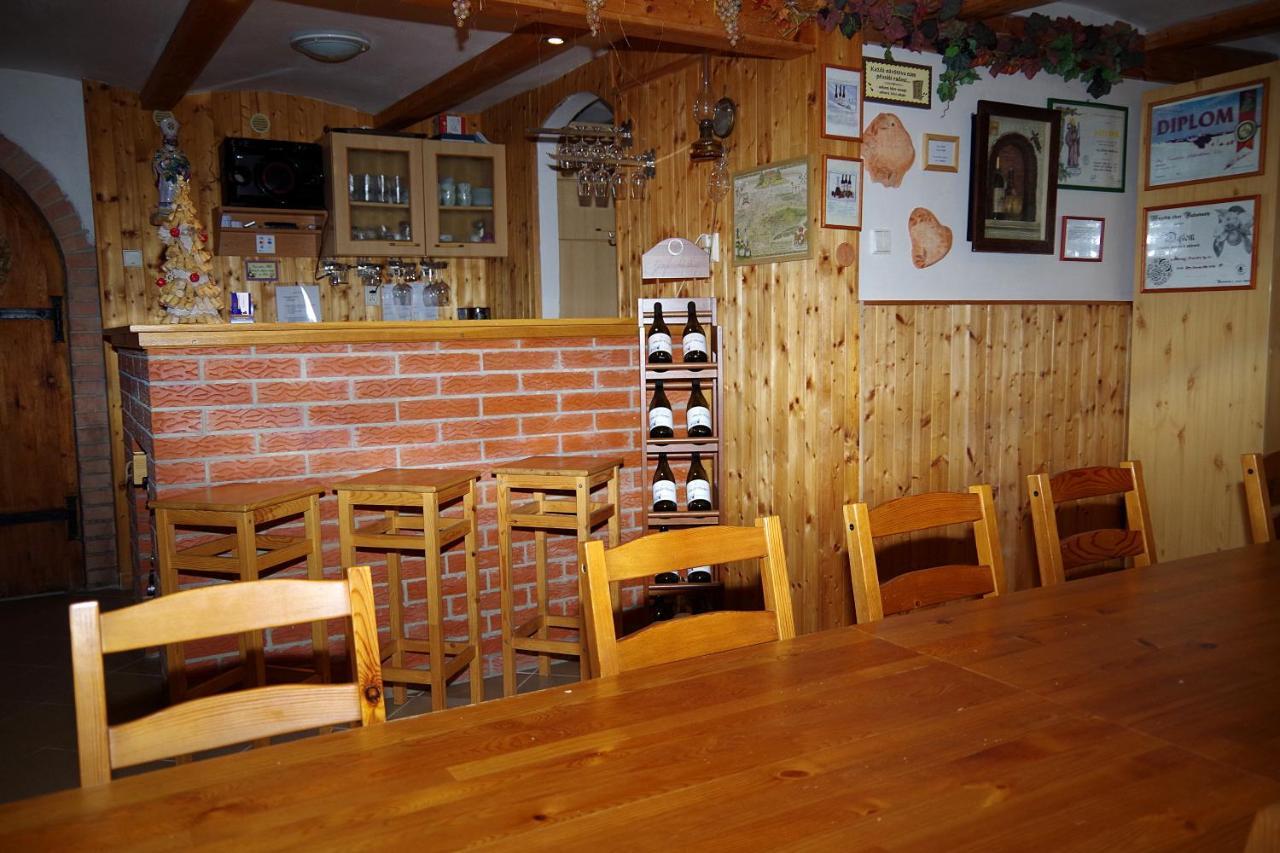 Appartement Sklep U Veselych à Mutěnice Extérieur photo